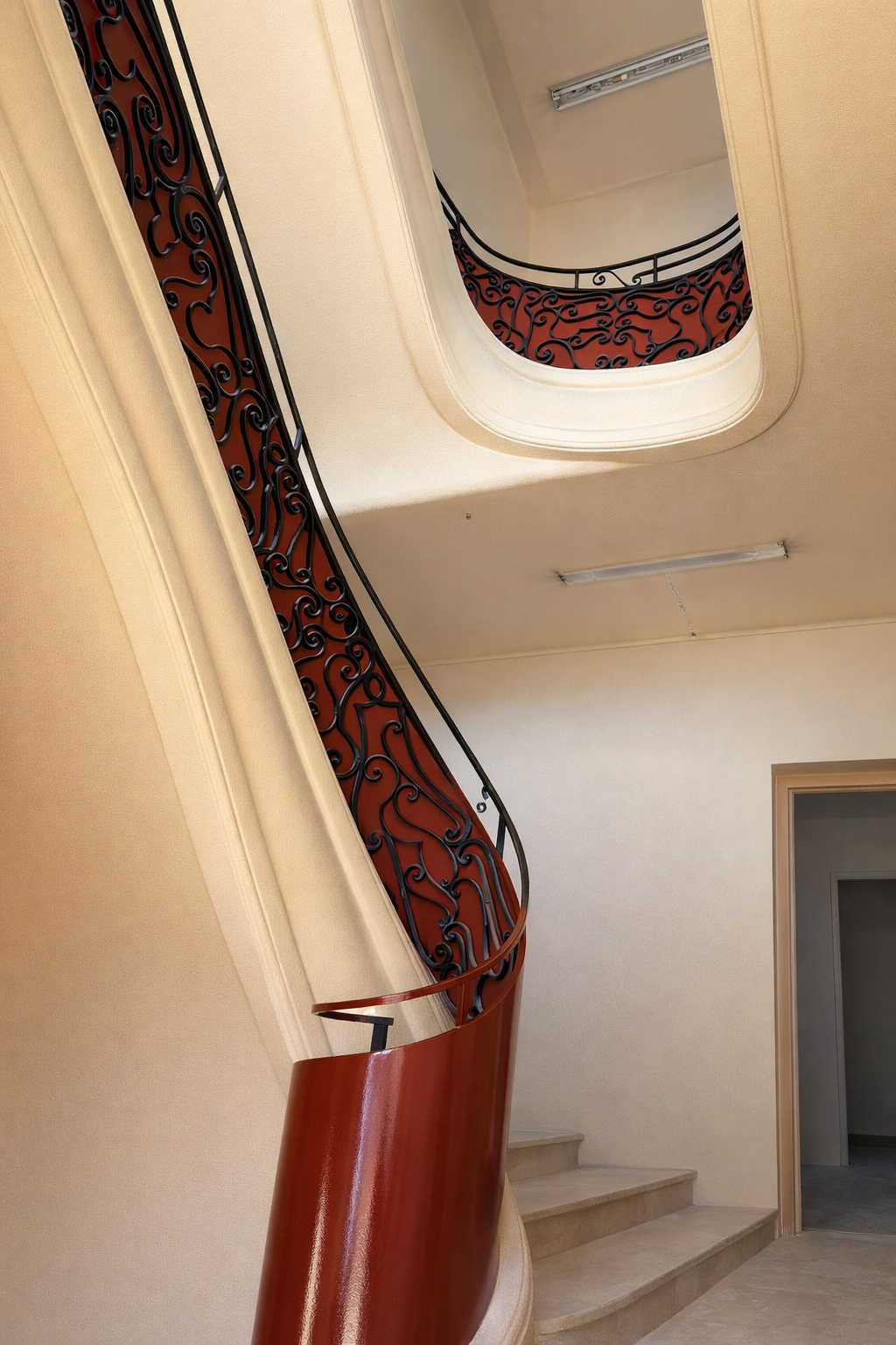 Réhabilitation d'un escalier Art Déco par Torras Métallerie en Occitanie.